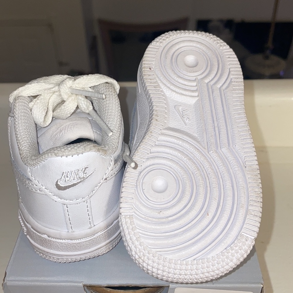 Nikes - Picture 5 of 5